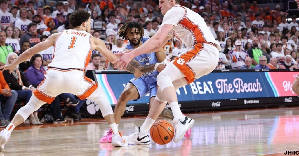 Clemson Dominates As Unc Struggles