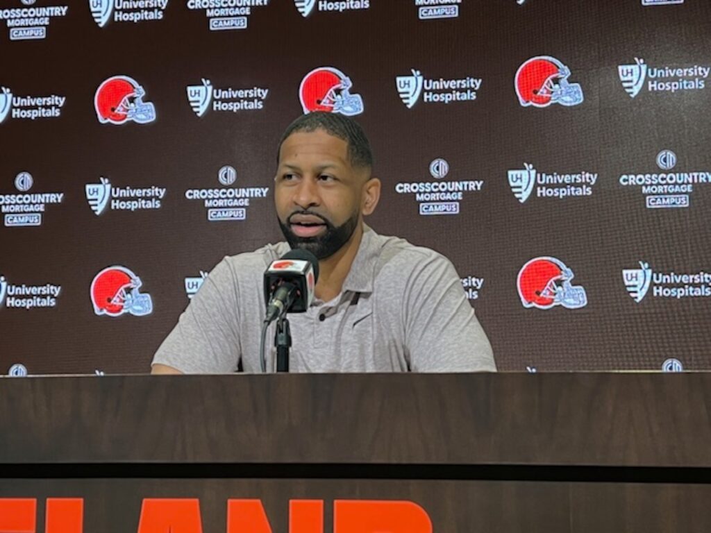 Browns Staying Engaged As Giants Shift Strategies
