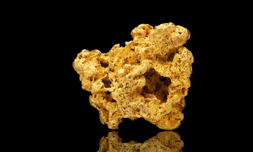 Couple Discovers Stunning 9 Pound Gold Nugget Measuring 7.5 Inches Wide
