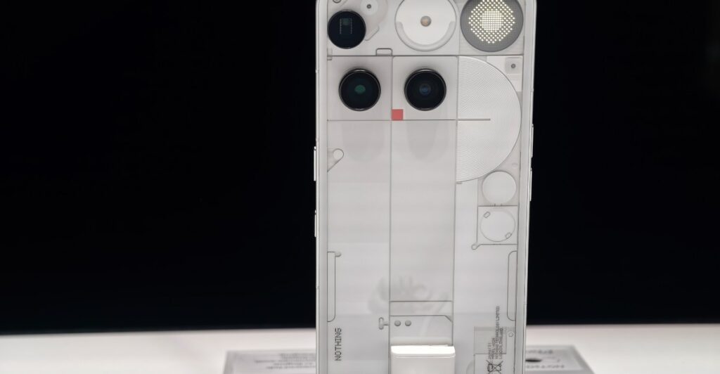 First True Flagship Phone Takes Bold Risks