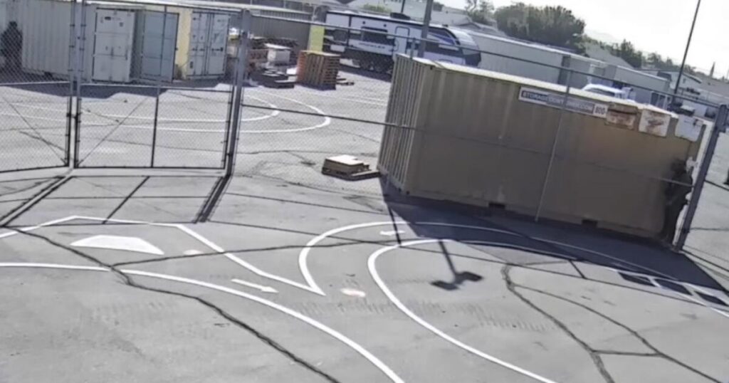 Ice Agents Caught On Camera At Picoliberas School