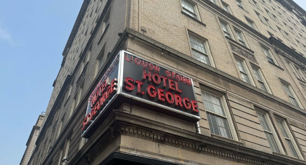 Metro Station Struggles As Historic Brooklyn Heights Hotel Deteriorates