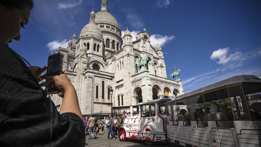 Overtourism Strains European Cities, Now Affecting Montmartre