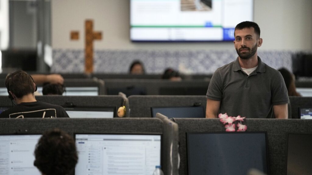 Transforming Call Centers: Embracing Ai While Valuing Human Touch