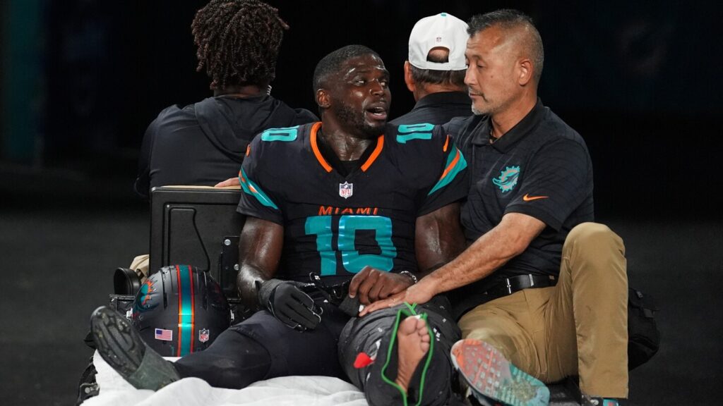 Tyreek Hill Taken To Hospital After Knee Injury In Game