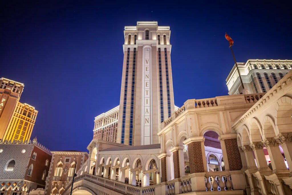 Las Vegas Visitor Stunned By Viral $45 Atm Fee