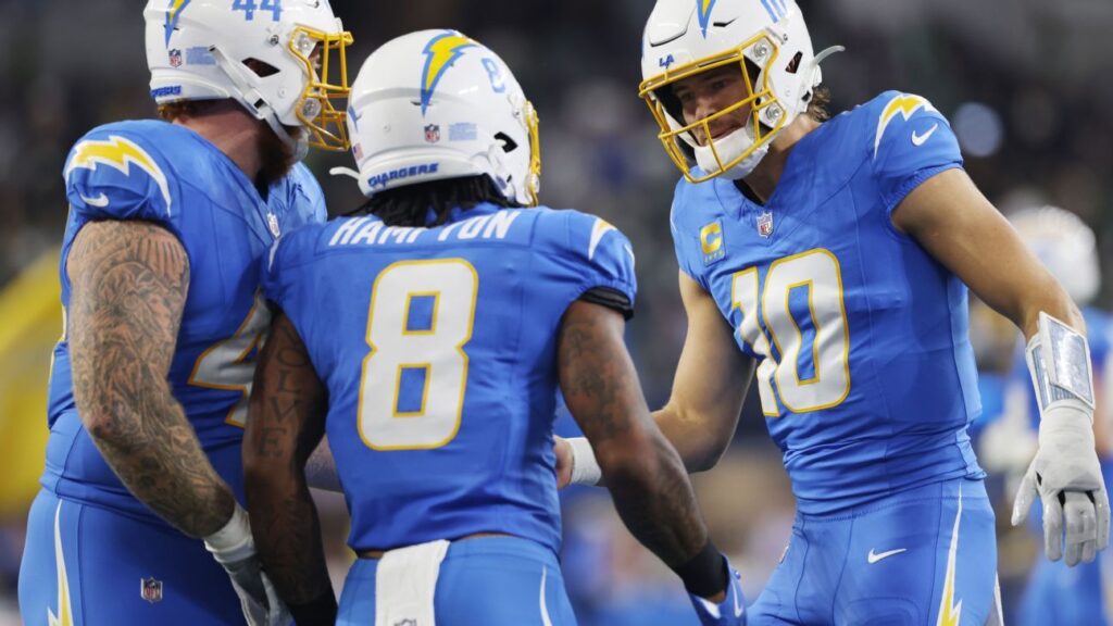 Chargers Secure Thrilling Ot Victory Over Eagles In Monday Night
