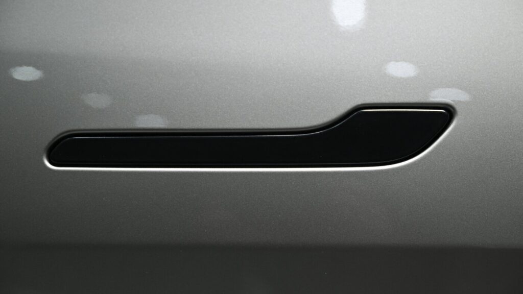 China Prohibits Concealed Electric Door Handles