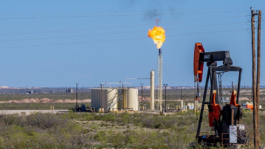 Fed downplays methane leak at major U.S. oil field, satellite data raises concerns Fed Downplays Methane Leak At Major U.s. Oil Field, Satellite