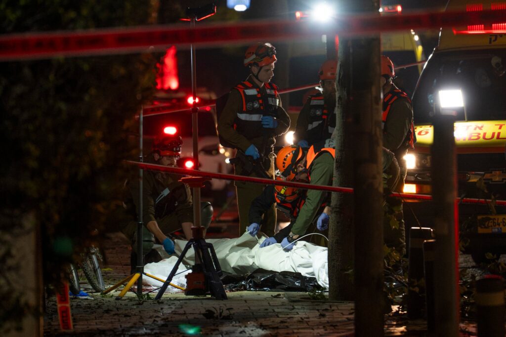Tragedy Strikes as Iranian Missile Attack Targets Central Israel, Leaving One Dead and Many Injured Tragedy Strikes As Iranian Missile Attack Targets Central Israel, Leaving