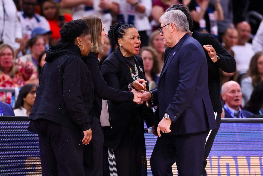 When Geno Auriemma Lost Control And Dawn Staley Redefined The
