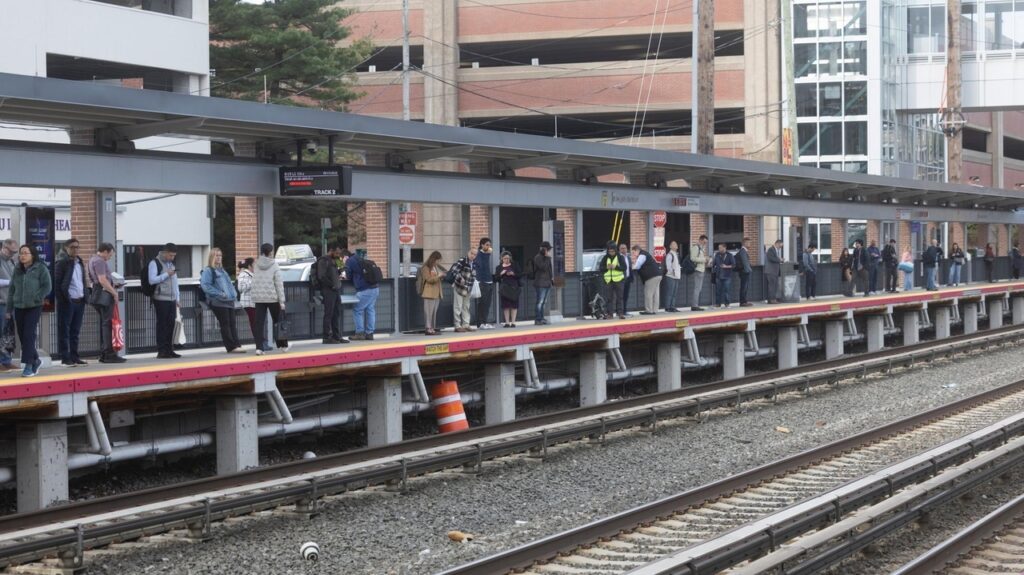 Potential Lirr Strike May Lead To Heavy Traffic On Li